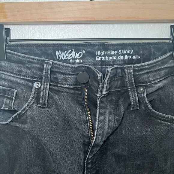 Mossimo Skinny Jeans  - Picture 4 of 4